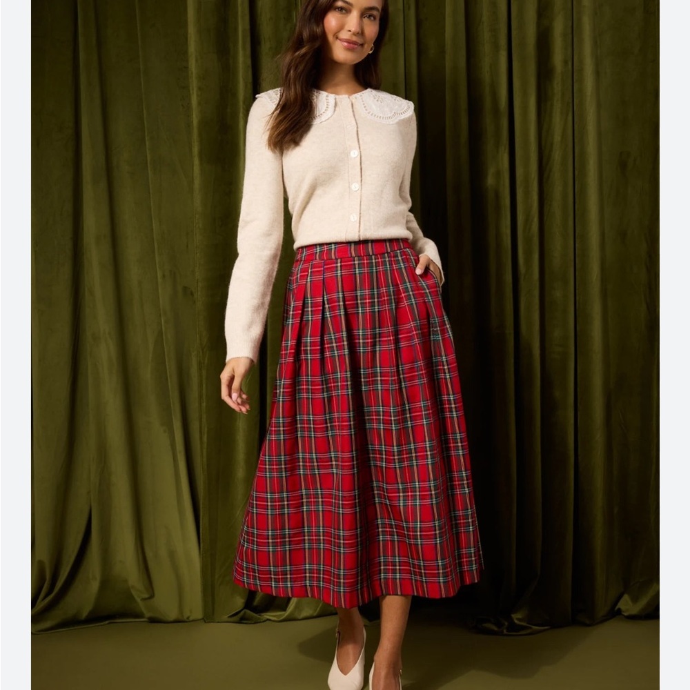 NWT. Vintage style Plaid Red midi Skirt.Perfect for the holidays. Preppy.